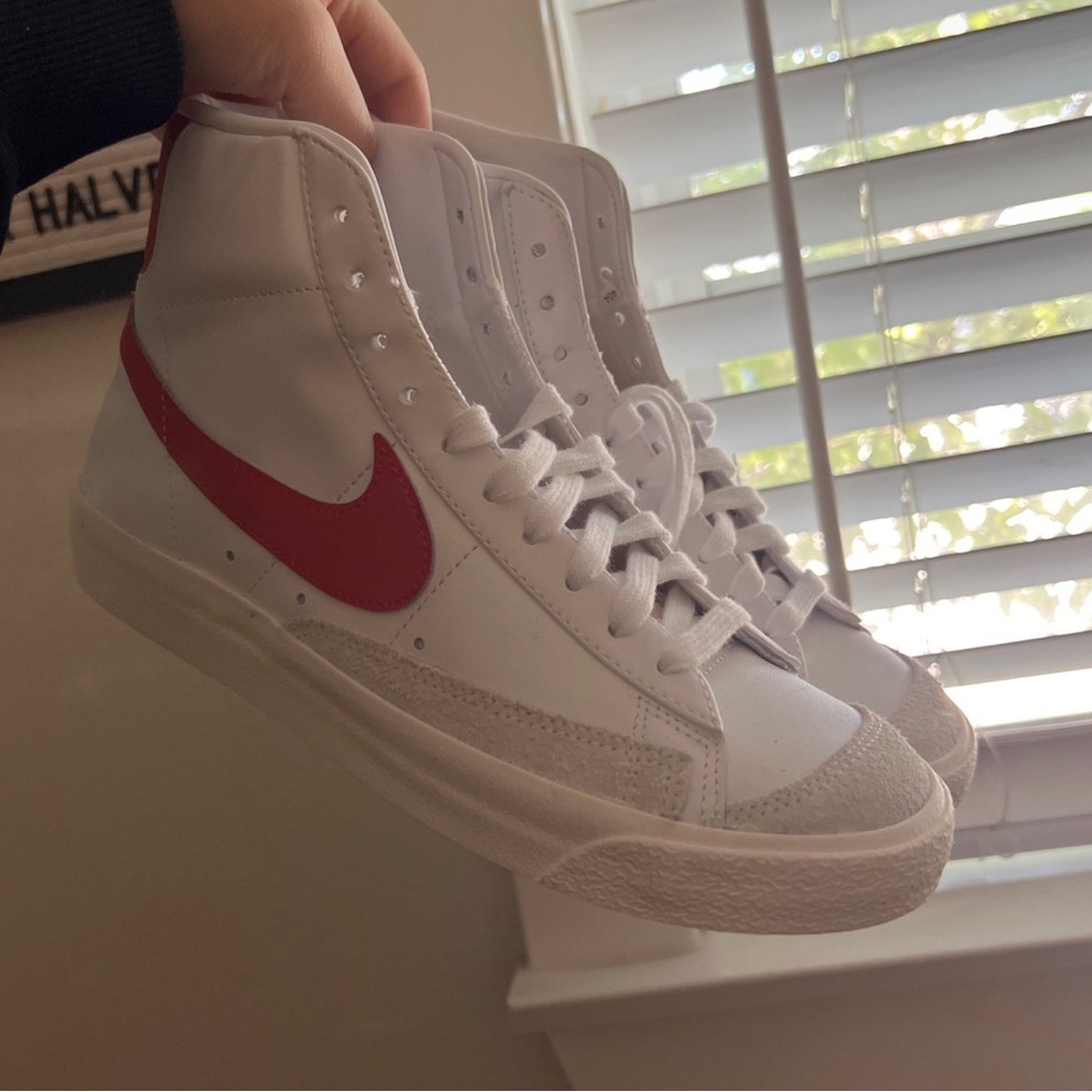 Brand New Unisex Nike White/Red High Top Blazer Sneaker Shoes Womens Size 8